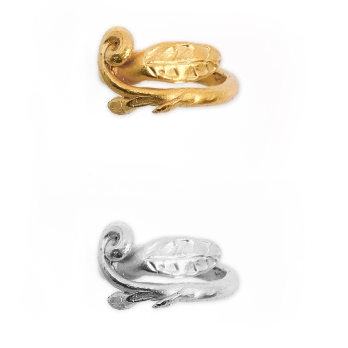 Goldener Blätterring von der Seite
